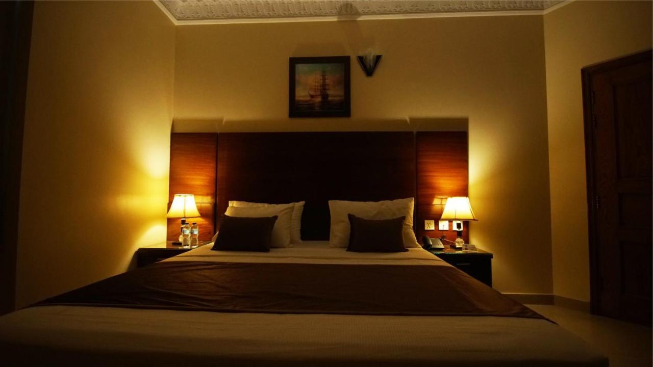 World Inn Hotel Karachi Exterior foto