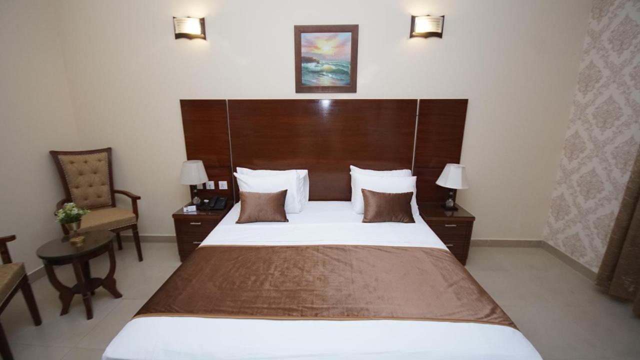 World Inn Hotel Karachi Exterior foto